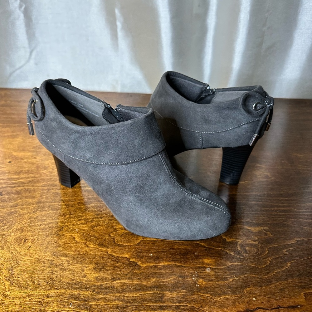 Coach and Four Shoes Women's Size 7 Astrid Ankle Boots Gray Faux Suede Block